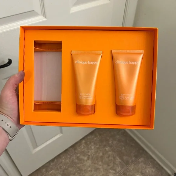 Clinique Absolutely Happy Set in Vibrant Orange - Picture 5 of 5